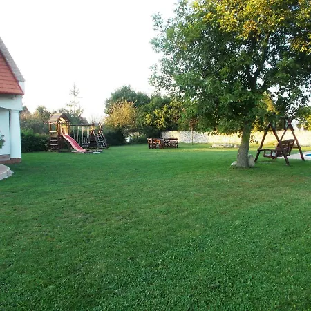 Hetkanyar Vendeghaz Guest house *