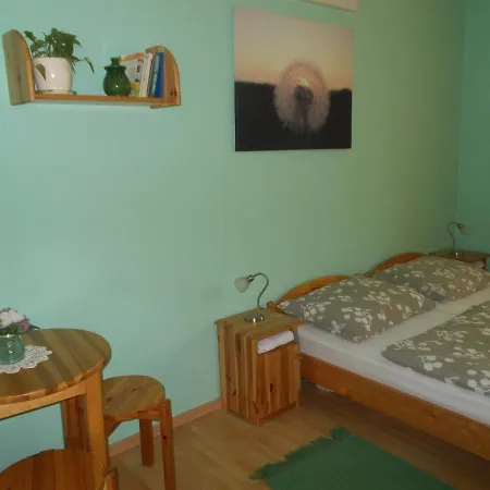 Hetkanyar Vendeghaz Guest house *