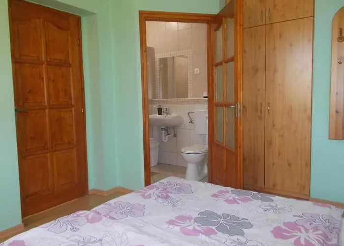 Hetkanyar Vendeghaz בית הארחה 4*