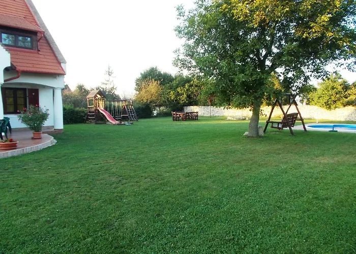 Hetkanyar Vendeghaz בית הארחה 4*